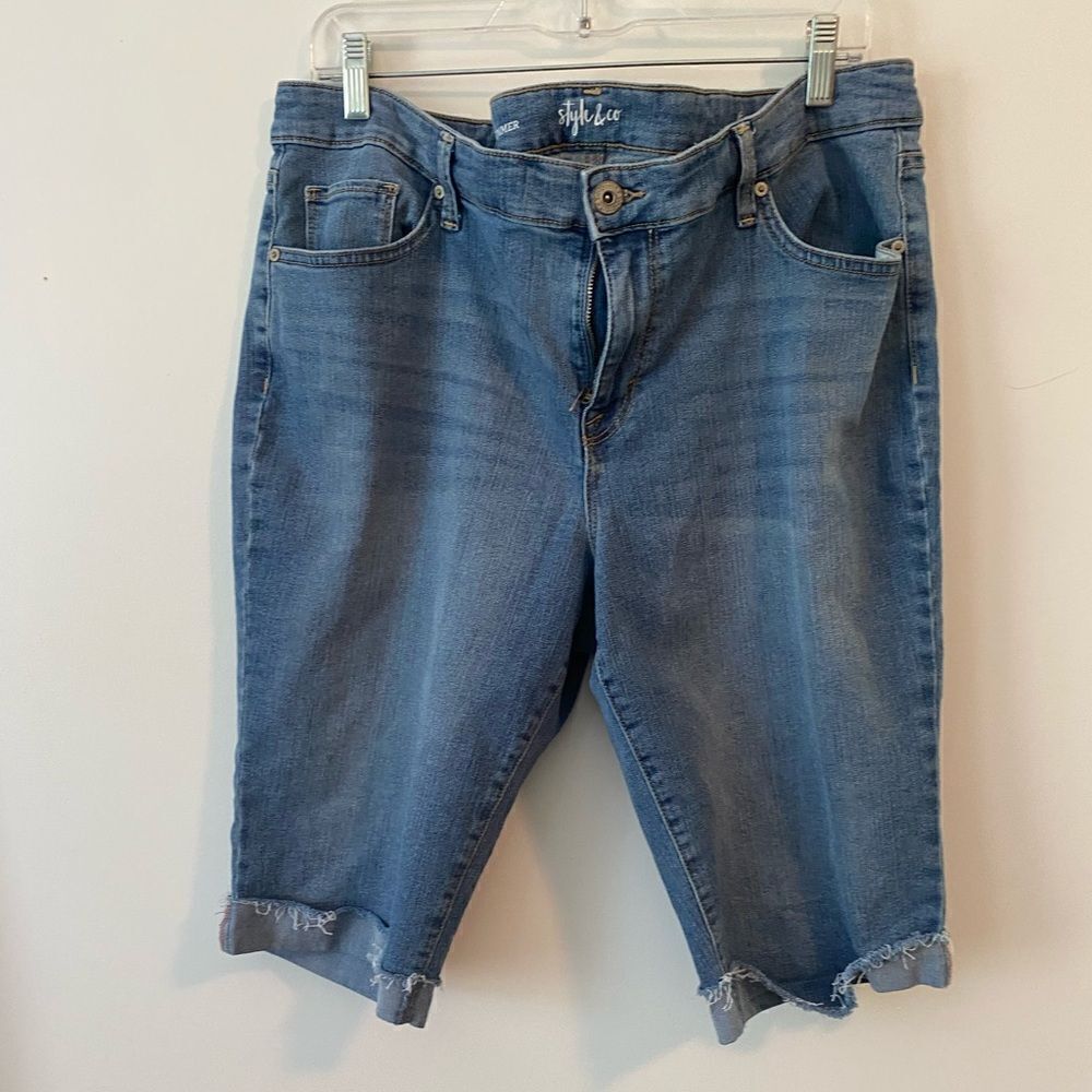 Style & Co Skimmed distressed 5 pocket cuffed denim shorts, size 18